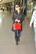 Gauri Khan snapped at international airport on 25th Sept 2012 (6).JPG